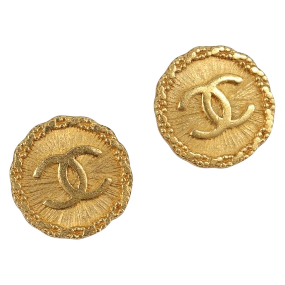 Chanel Earring Metal Gold Tone CC (Grade B)
