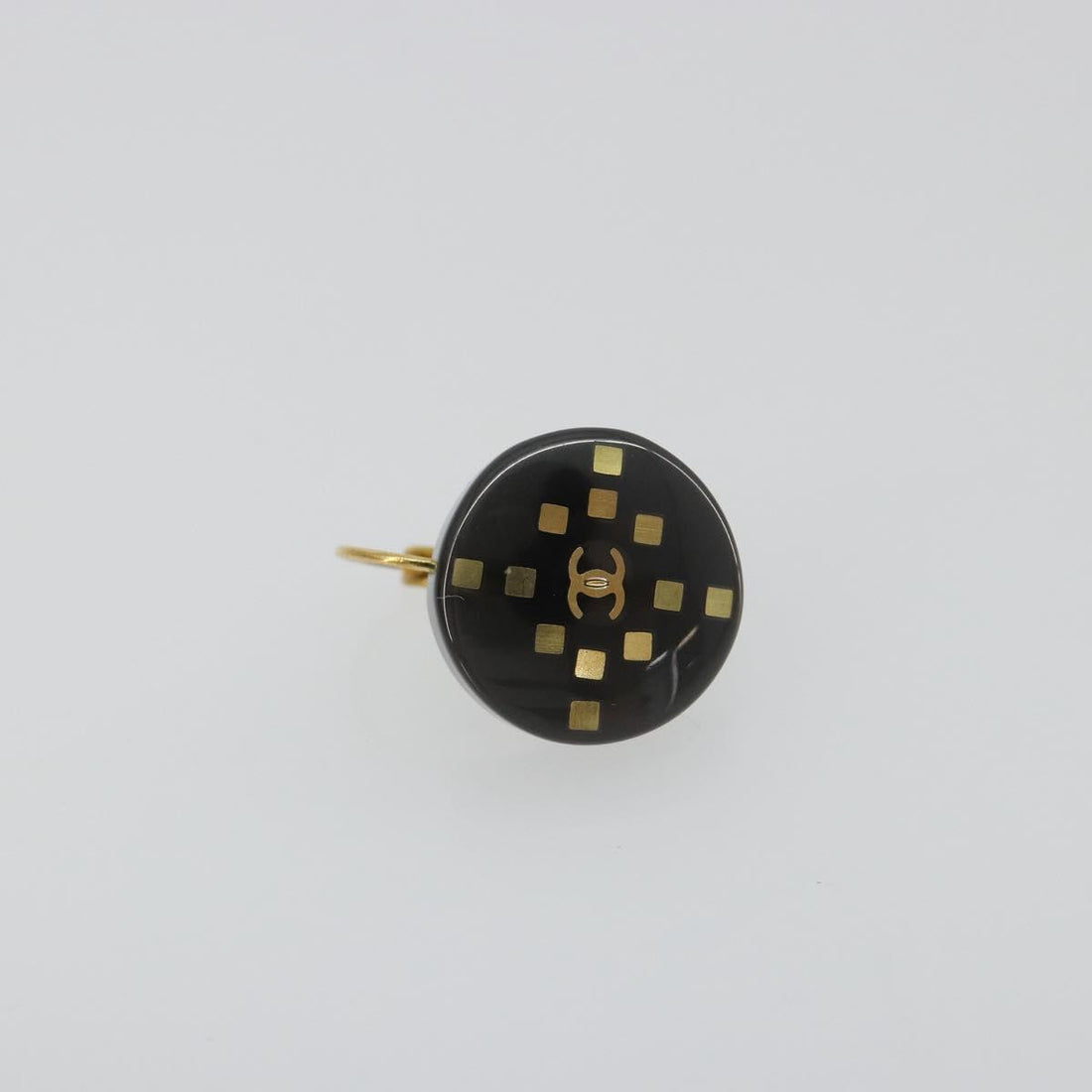 CHANEL Pierce Plastic Black Gold CC Auth 198813A